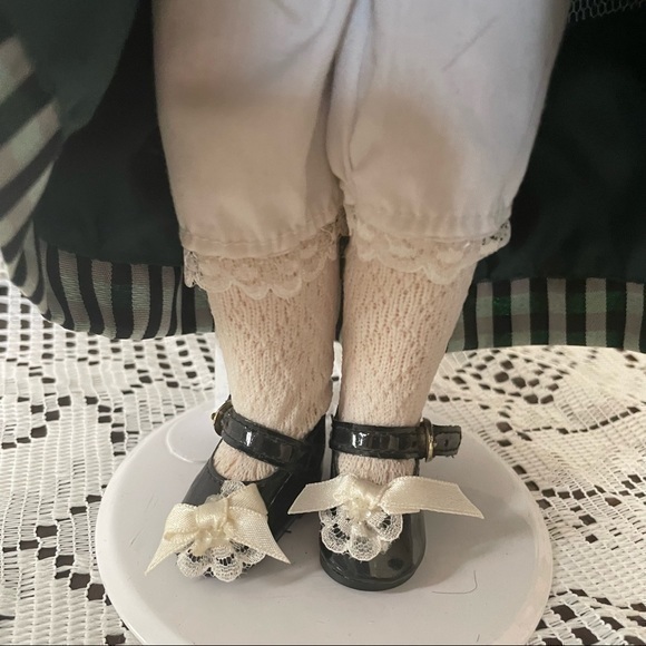 Collector Doll or Christmas Gift - Picture 4 of 8